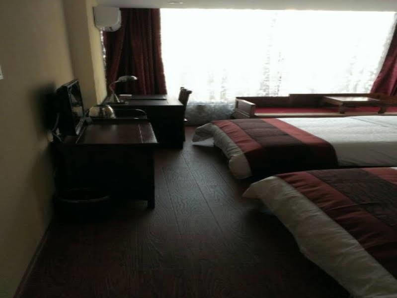Kunming Green Lake Hostel Экстерьер фото